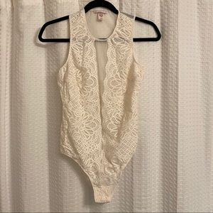 VICTORIA SECRET//LACE BODYSUIT